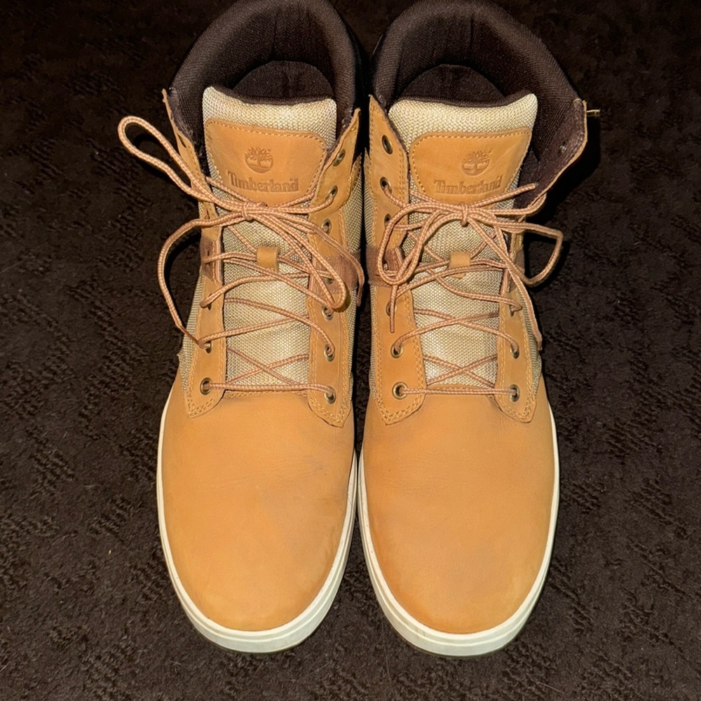 Timberland flat boots. Just like new worn 2/3 times. Size 13Mens